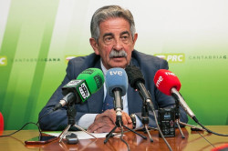 Revilla a Tezanos."El PRC es la primera fuerza política en Cantabria"