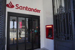 Santander destina 3.355 millones de euros a financiar la promoción de viviendas hasta octubre, un 15% más