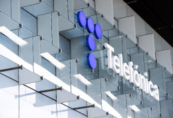 Telef&oacute;nica reduce un 75% sus p&eacute;rdidas hasta junio e ingresa 16.392 millones impulsada por Espa&ntilde;a y Brasil