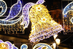Torrelavega licita la iluminación navideña del parque Manuel Barquín y el programa `Los agentes de la Navidad`
