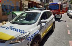 Un producto de desinfecci&oacute;n para el Covid provoca una "falsa alarma" en Castro al salir humo de un garaje