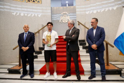 Y&eacute;remy Pino es homenajeado en Canarias por su "perseverancia" para ganar el Mundial